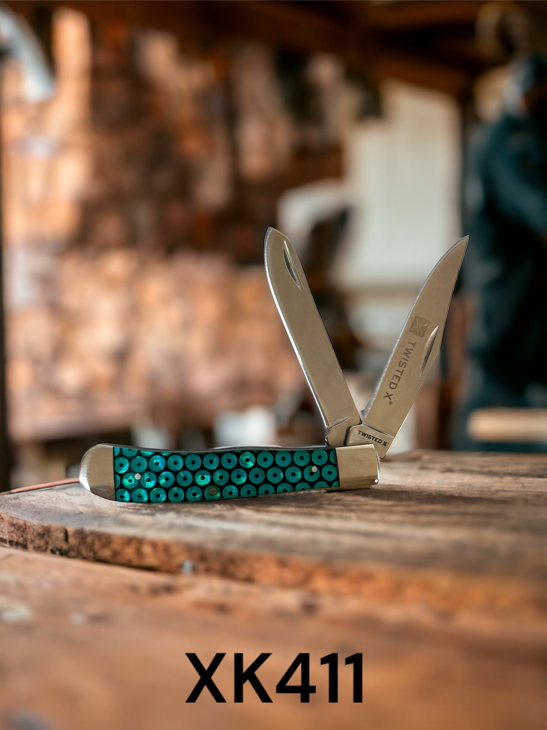 Twisted X XK411 Color-Changing Trapper Knife