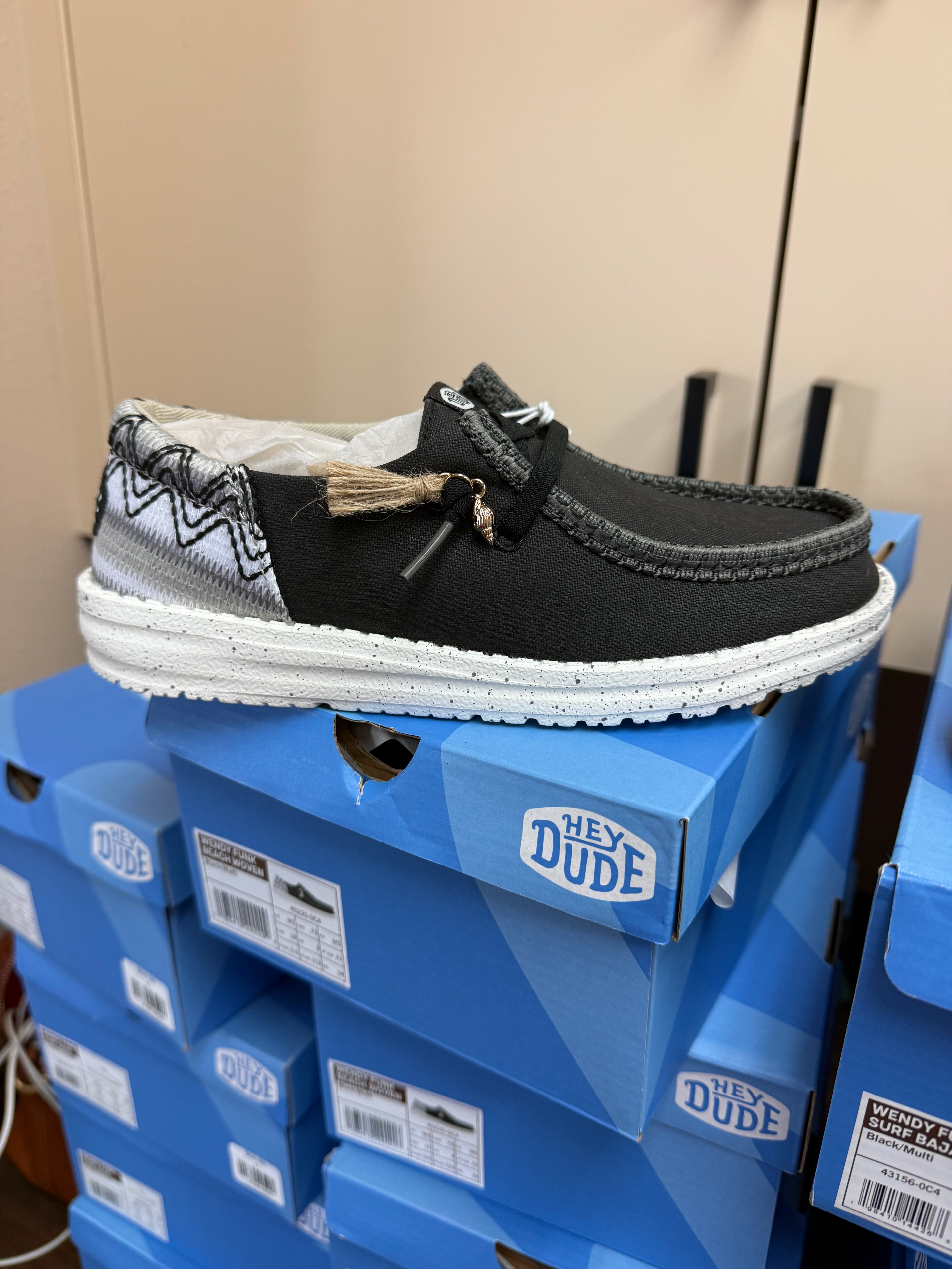HEYDUDE Wendy Funk Beach Woven - Black / Multi (45220-0C4)