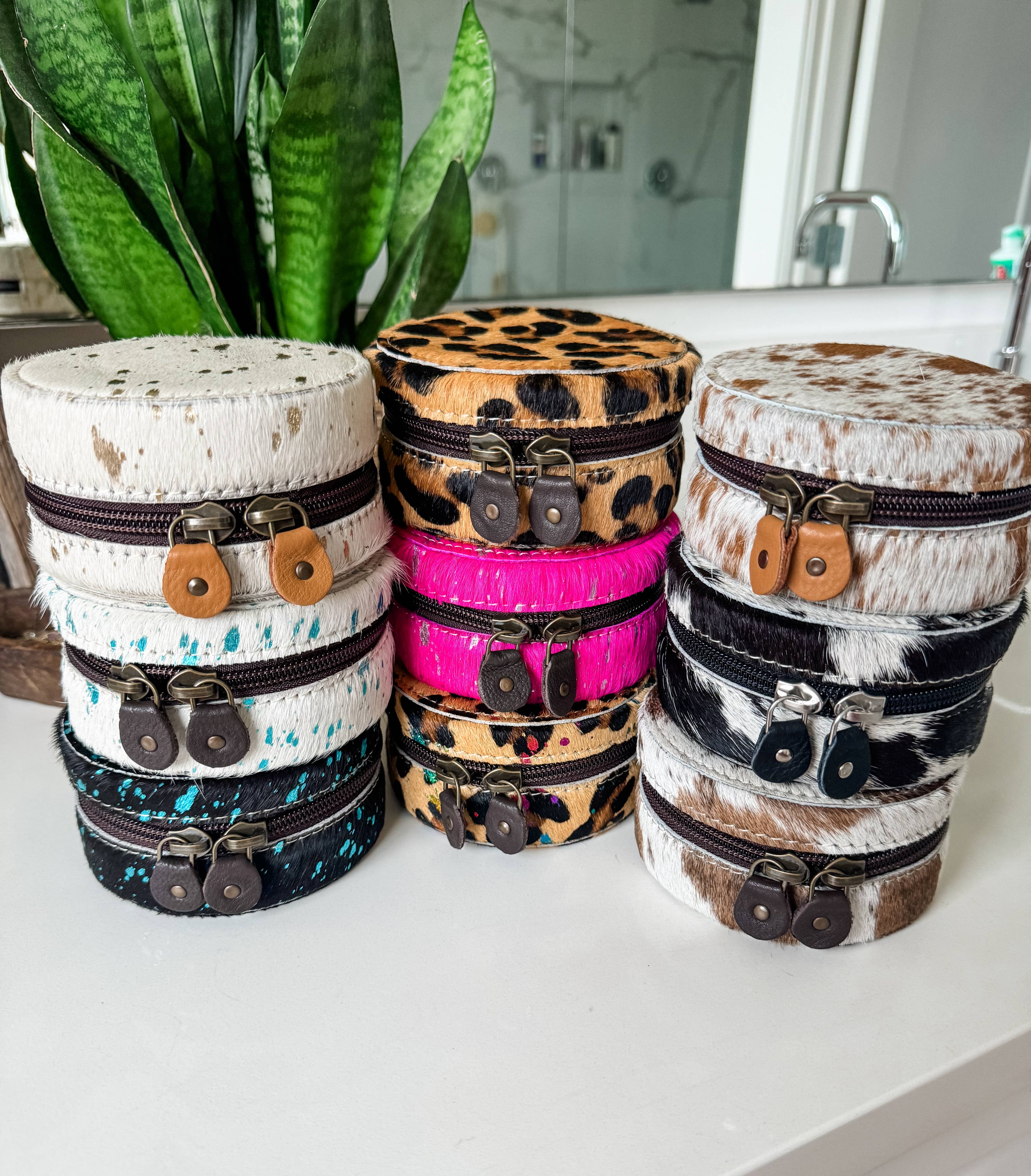 MINI COWHIDE ROUND JEWELRY BOX Western travel storage gifts, supplier view 3