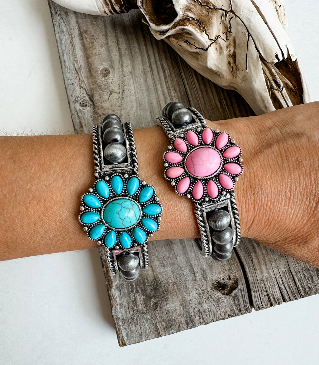 Navajo Style Pearl with Concho Stretch Bracelet, supplier view 3