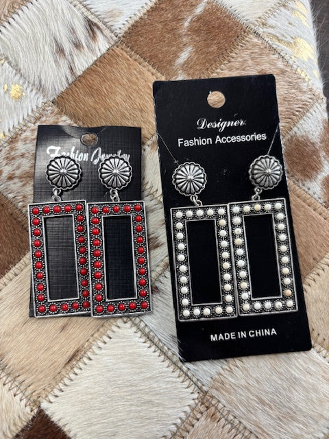 Square dangling stone earrings
