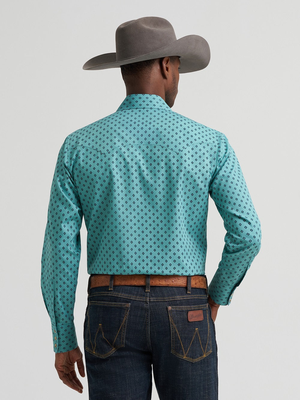 Men's Wrangler Retro turquoise Western snap shirt back view