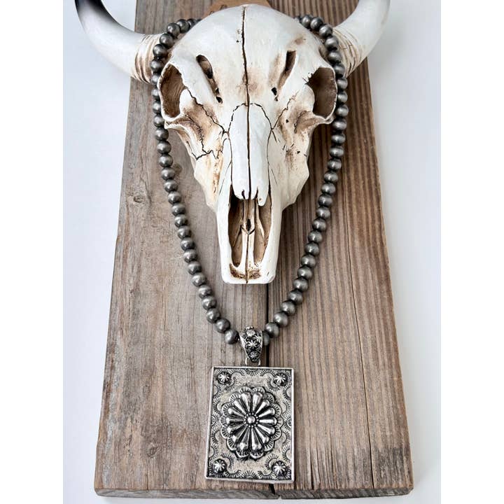 Western-style pearl rectangle pendant necklace in brushed silver and copper
