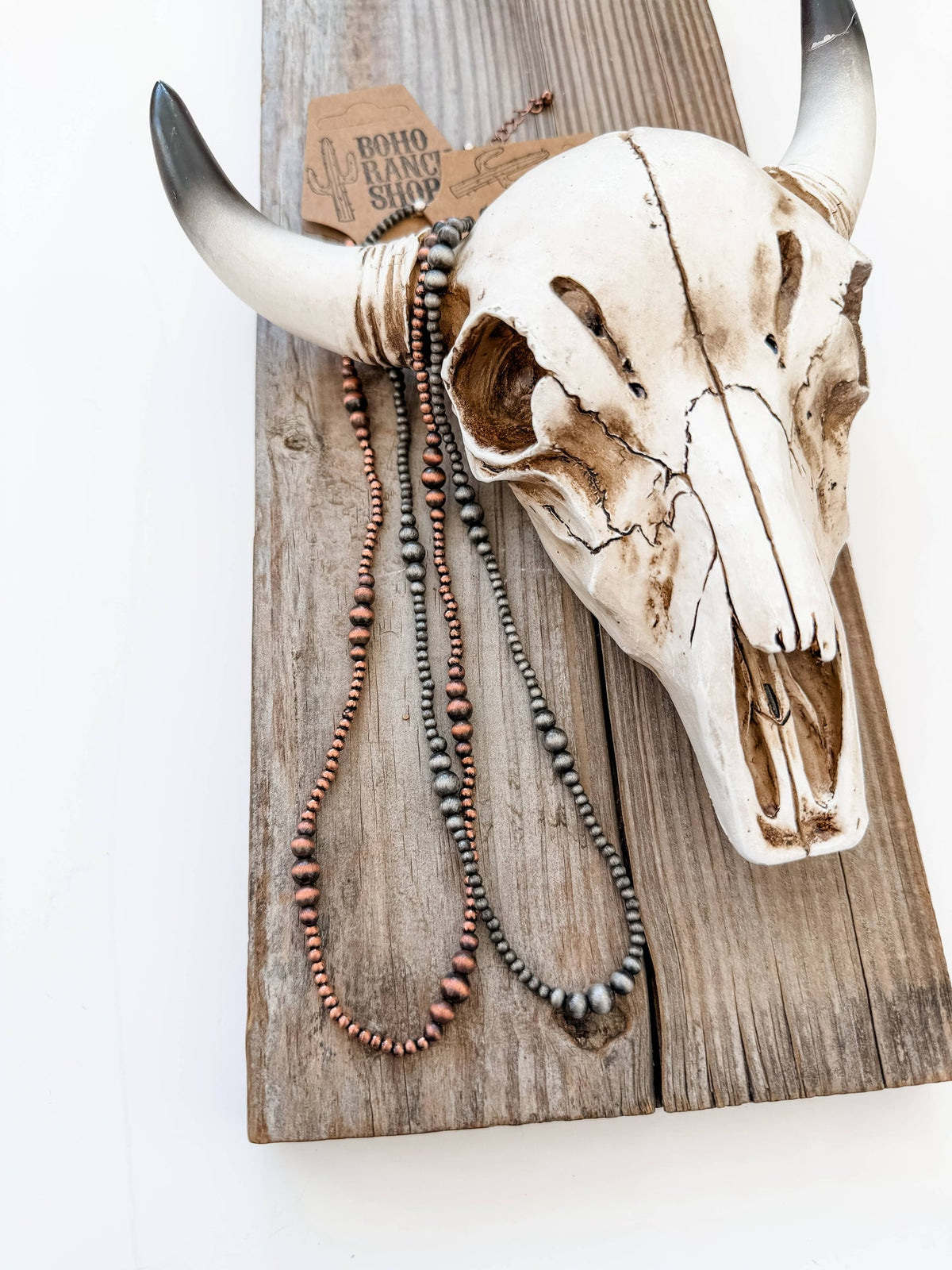 Western-style pearl bead necklace